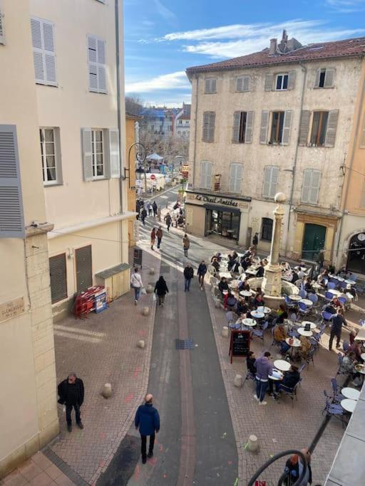 Studio En Plein Coeur Du Vieil Antibes, Vue Sur Place Romantique Bagian luar foto