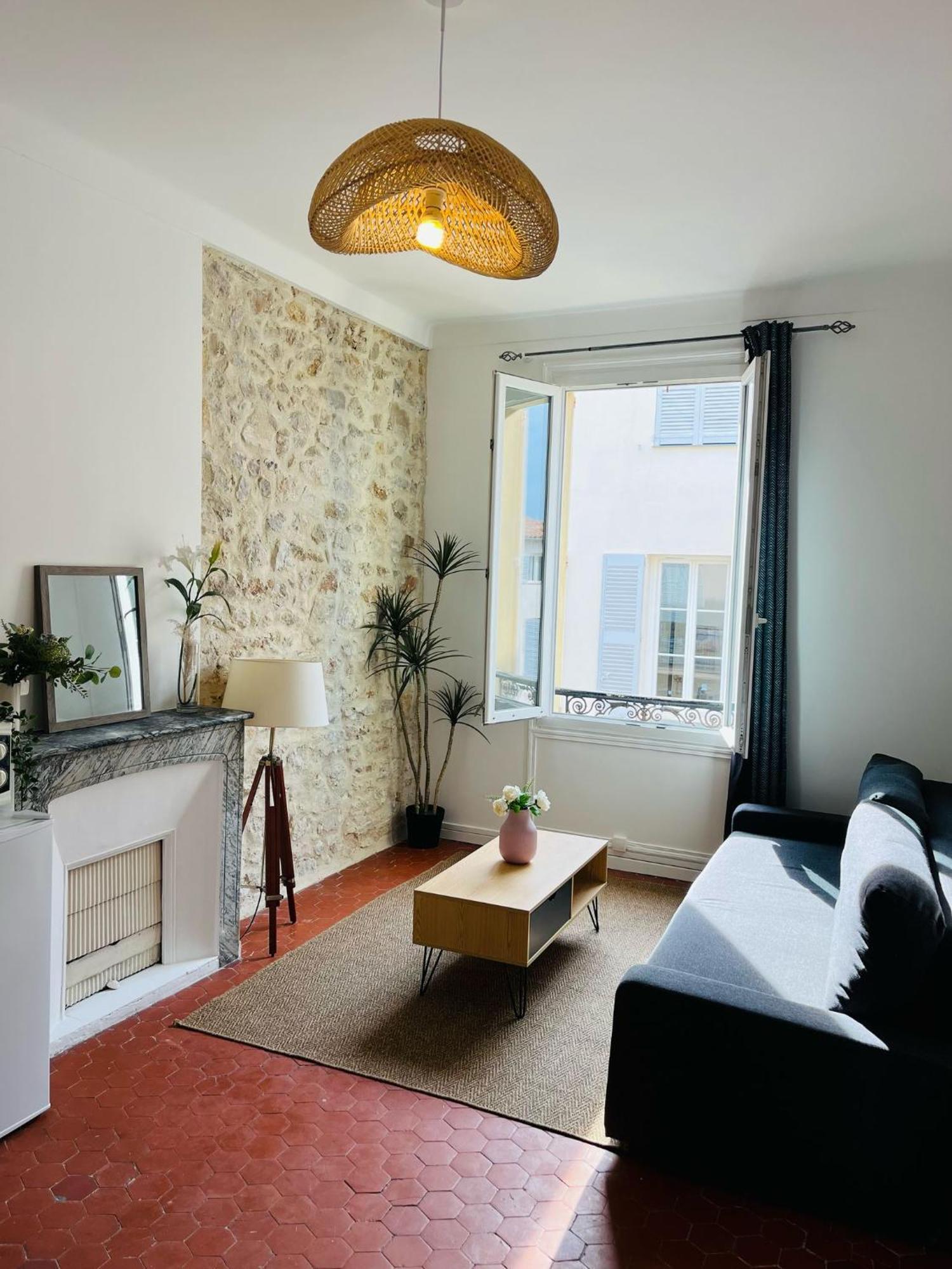 Studio En Plein Coeur Du Vieil Antibes, Vue Sur Place Romantique Bagian luar foto